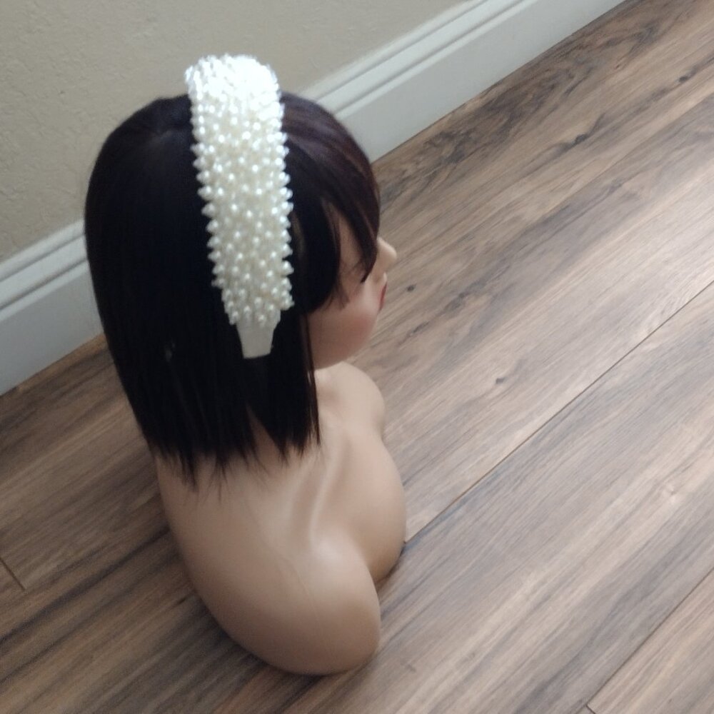 Artisan Glow: Headband with Acrylic Pearls and Crystals" beige. - Picture 2 of 14